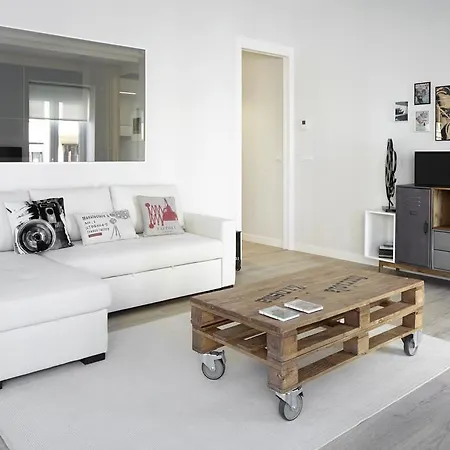 Zurriola Zinema By Feelfree * سان سيباستيان